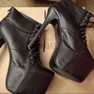 Chic Black Lace-Up Platform Heeled Boots